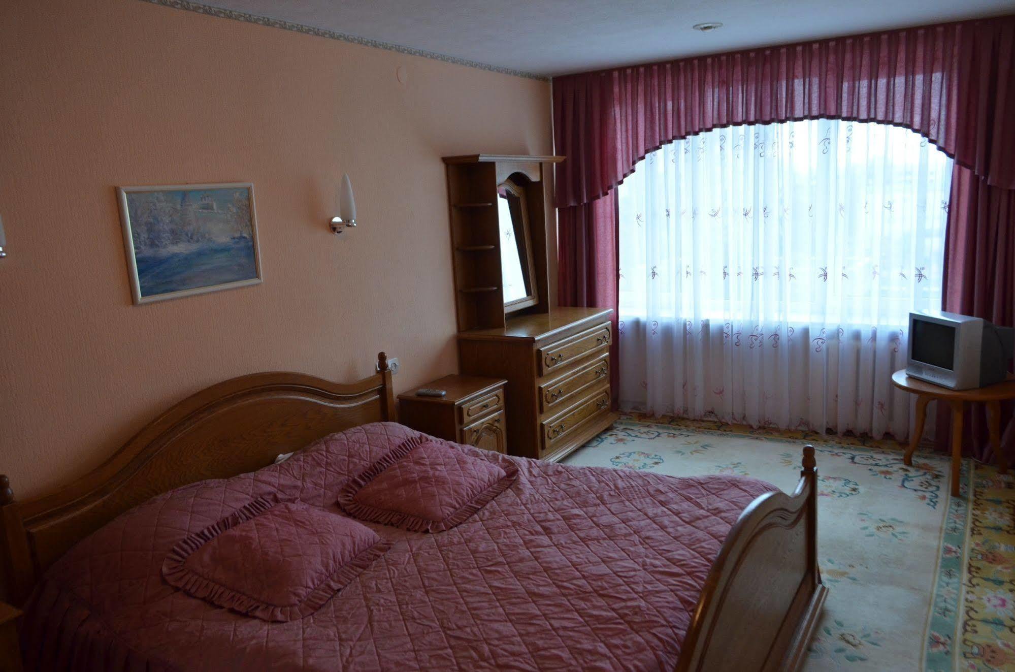 Rizhskaya Hotel Псков Екстериор снимка